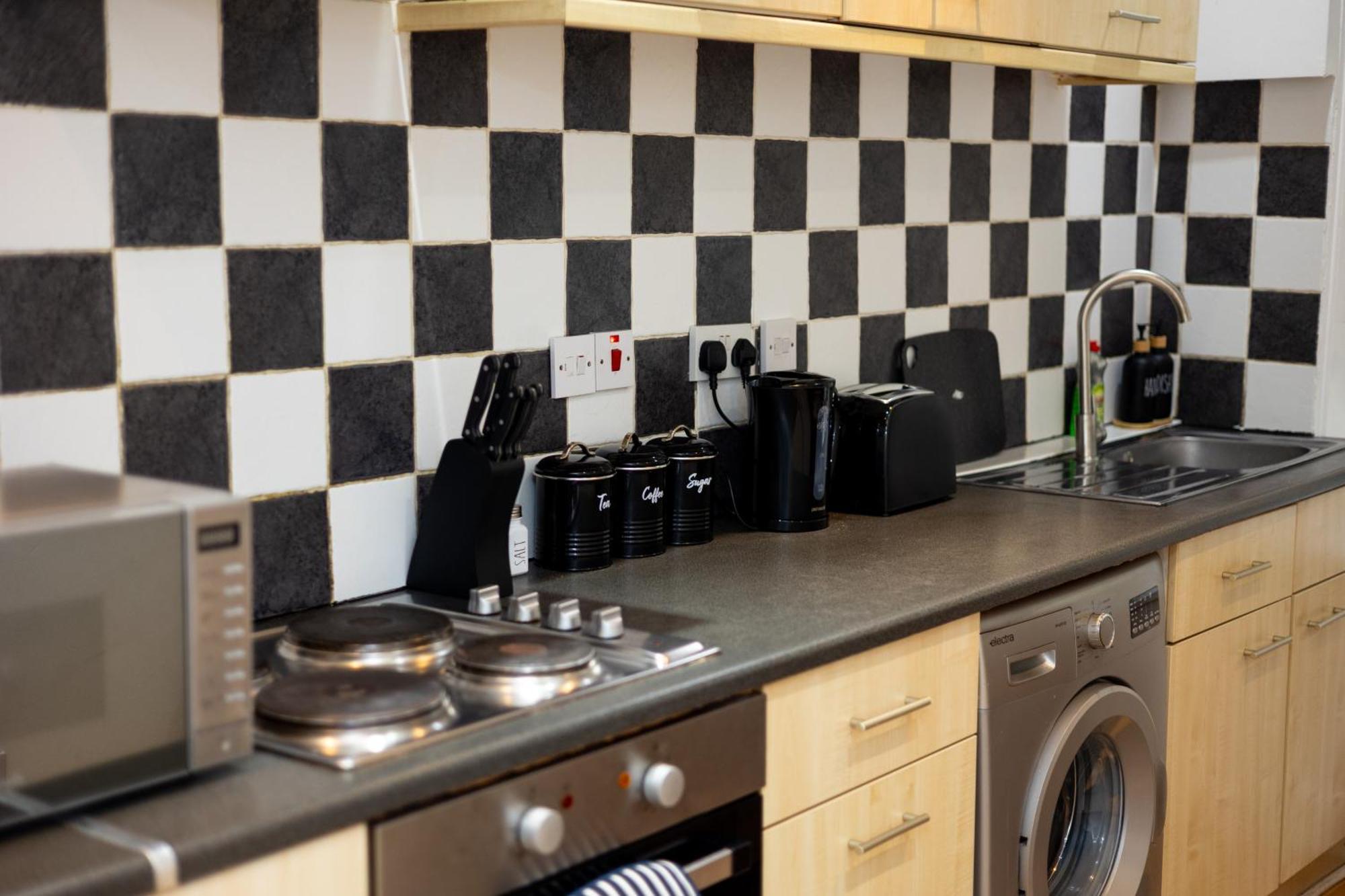 Spacious 3 Bedroom Ground Floor Apartment - 10 Mins From City Centre Leeds  Zewnętrze zdjęcie